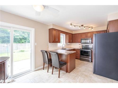 104 Madelaine Drive, Barrie, ON - Indoor Photo Showing Kitchen