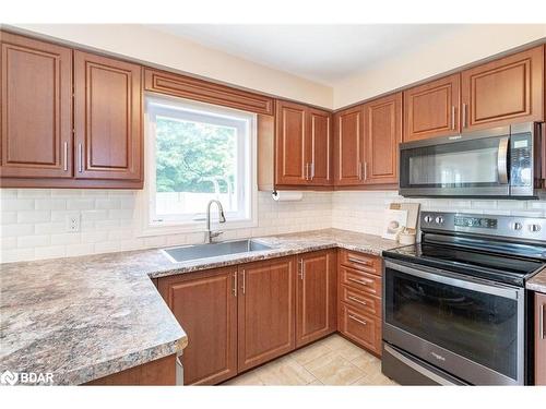 104 Madelaine Drive, Barrie, ON - Indoor Photo Showing Kitchen