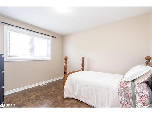 104 Madelaine Drive, Barrie, ON - Indoor Photo Showing Bedroom