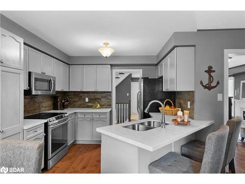 35 Lister Drive, Barrie, ON - Indoor Photo Showing Kitchen With Double Sink With Upgraded Kitchen