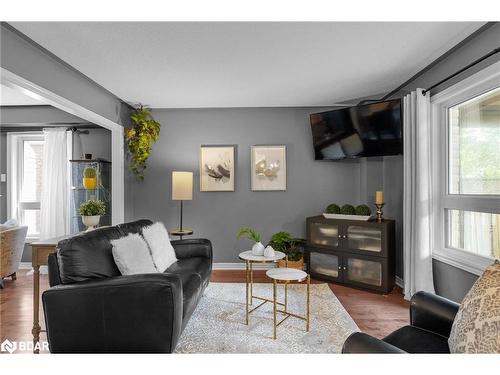 35 Lister Drive, Barrie, ON - Indoor Photo Showing Living Room