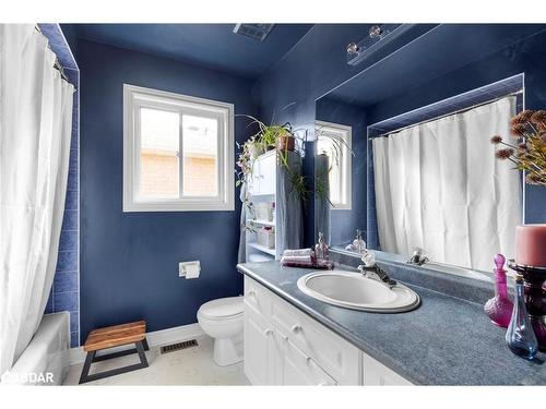 35 Lister Drive, Barrie, ON - Indoor Photo Showing Bathroom