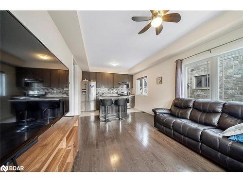 48 Cygnus Crescent, Barrie, ON - Indoor Photo Showing Living Room