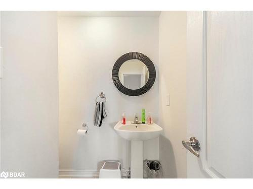 48 Cygnus Crescent, Barrie, ON - Indoor Photo Showing Bathroom