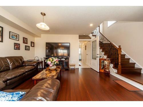 25 Patterson Drive, Caledonia, ON - Indoor Photo Showing Living Room