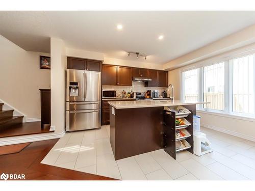 25 Patterson Drive, Caledonia, ON - Indoor Photo Showing Kitchen