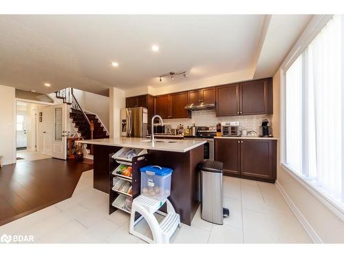 25 Patterson Drive, Caledonia, ON - Indoor Photo Showing Kitchen With Upgraded Kitchen