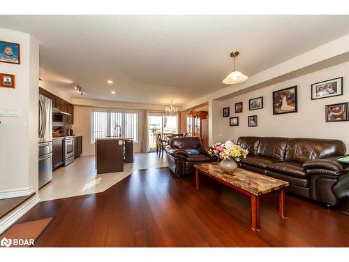 25 Patterson Drive, Caledonia, ON - Indoor Photo Showing Living Room