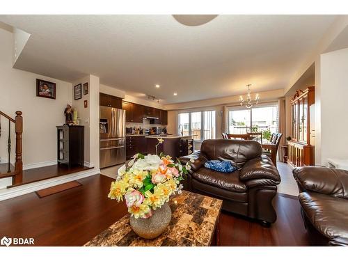 25 Patterson Drive, Caledonia, ON - Indoor Photo Showing Living Room