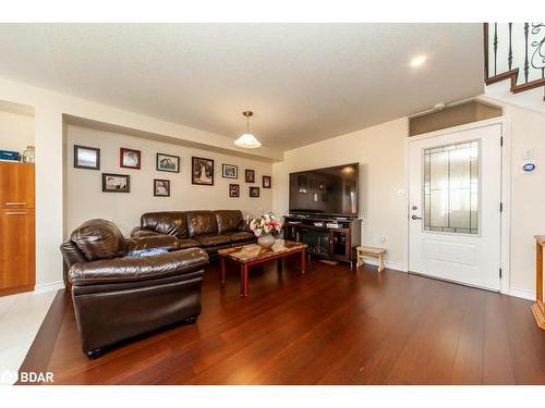 25 Patterson Drive, Caledonia, ON - Indoor Photo Showing Living Room