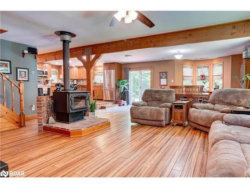 4410 Canal Road, Severn, ON - Indoor Photo Showing Living Room