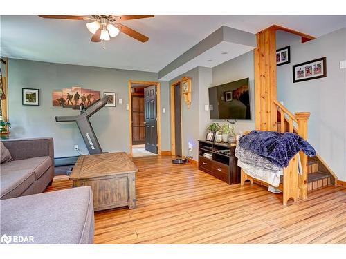 4410 Canal Road, Severn, ON - Indoor Photo Showing Living Room