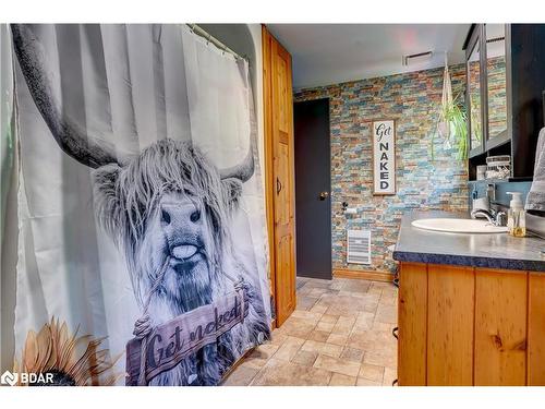 4410 Canal Road, Severn, ON - Indoor Photo Showing Bathroom