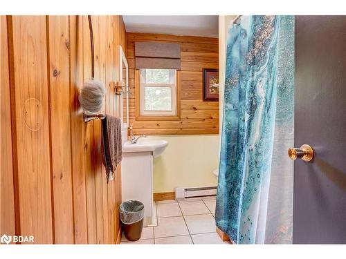 4410 Canal Road, Severn, ON - Indoor Photo Showing Bathroom