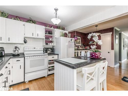 1519 Line 1 N, Oro-Medonte, ON - Indoor Photo Showing Kitchen