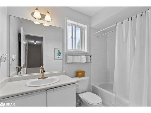 28 Charleson Drive, Barrie, ON - Indoor Photo Showing Bathroom