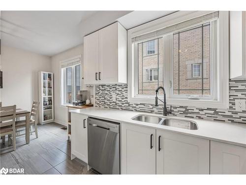 4 Slack Lane, Caledon East, ON - Indoor Photo Showing Kitchen With Double Sink With Upgraded Kitchen