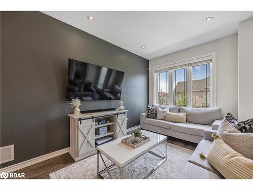 4 Slack Lane, Caledon East, ON - Indoor Photo Showing Living Room