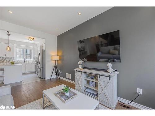 4 Slack Lane, Caledon East, ON - Indoor Photo Showing Living Room