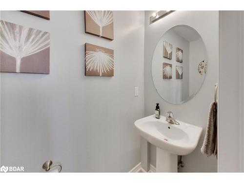 24 Sasco Way, Angus, ON - Indoor Photo Showing Bathroom