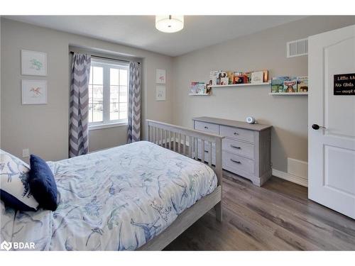 24 Sasco Way, Angus, ON - Indoor Photo Showing Bedroom