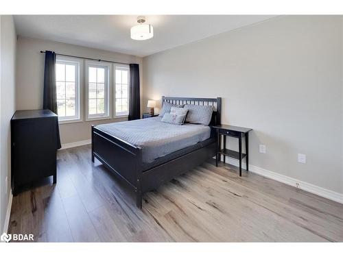 24 Sasco Way, Angus, ON - Indoor Photo Showing Bedroom