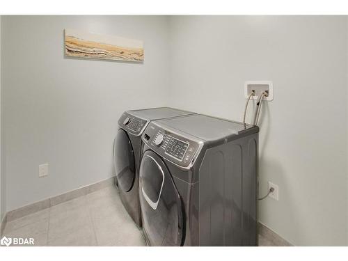 24 Sasco Way, Angus, ON - Indoor Photo Showing Laundry Room