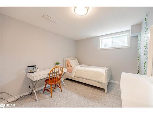 143 Monique Crescent, Barrie, ON - Indoor Photo Showing Bedroom