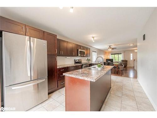 143 Monique Crescent, Barrie, ON - Indoor Photo Showing Kitchen With Stainless Steel Kitchen