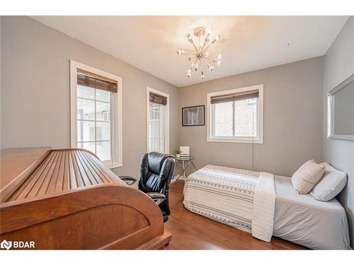 143 Monique Crescent, Barrie, ON - Indoor Photo Showing Bedroom