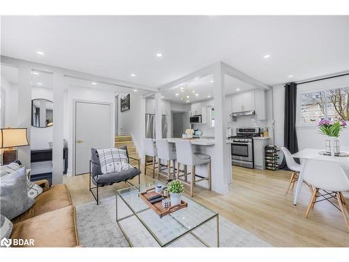 4 Curtiss Court, Barrie, ON - Indoor Photo Showing Living Room