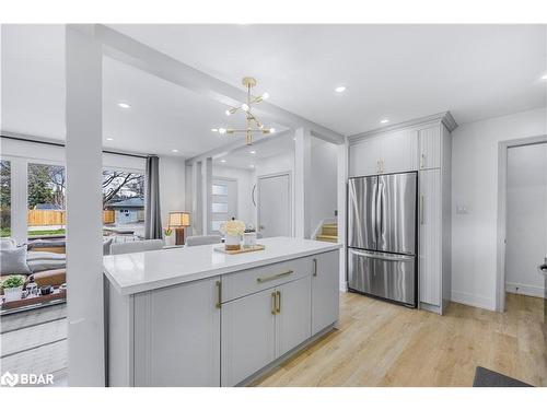 4 Curtiss Court, Barrie, ON - Indoor Photo Showing Kitchen