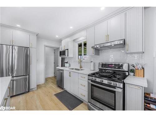 4 Curtiss Court, Barrie, ON - Indoor Photo Showing Kitchen With Double Sink