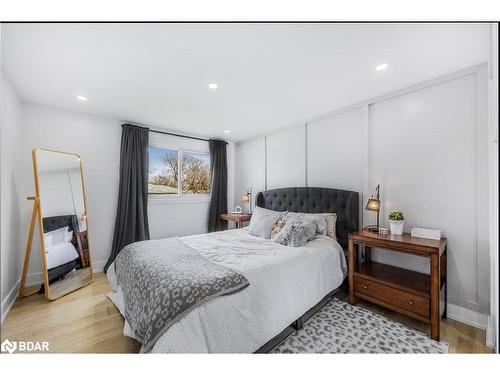 4 Curtiss Court, Barrie, ON - Indoor Photo Showing Bedroom