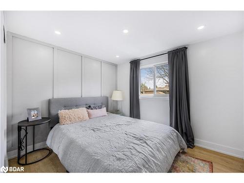 4 Curtiss Court, Barrie, ON - Indoor Photo Showing Bedroom