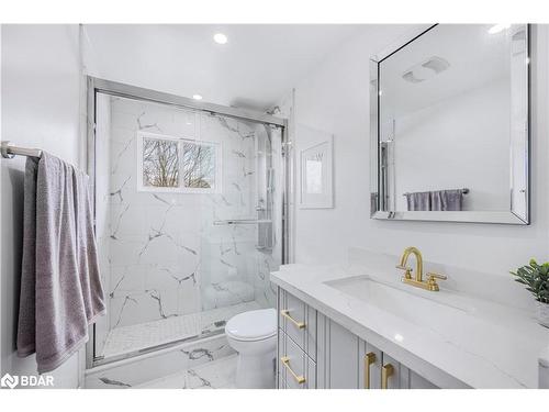 4 Curtiss Court, Barrie, ON - Indoor Photo Showing Bathroom