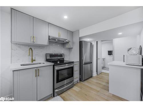 4 Curtiss Court, Barrie, ON - Indoor Photo Showing Kitchen