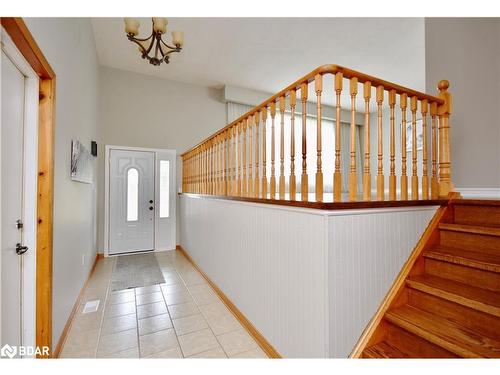 252 Nelson Crescent, Stroud, ON - Indoor Photo Showing Other Room