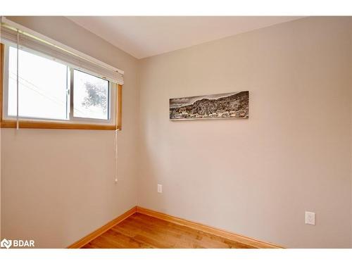 252 Nelson Crescent, Stroud, ON - Indoor Photo Showing Other Room