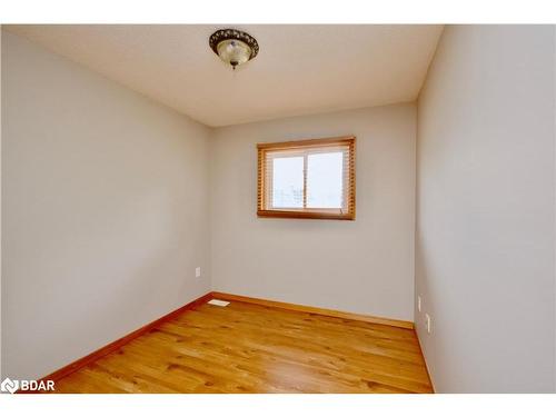 252 Nelson Crescent, Stroud, ON - Indoor Photo Showing Other Room