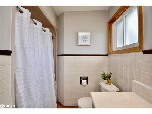 252 Nelson Crescent, Stroud, ON - Indoor Photo Showing Bathroom