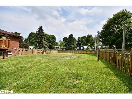 252 Nelson Crescent, Stroud, ON - Outdoor With Backyard