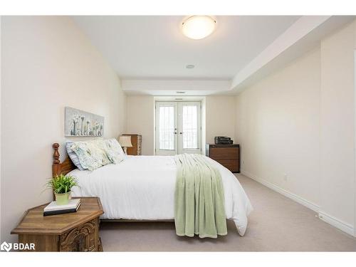 401-200 Collier Street, Barrie, ON - Indoor Photo Showing Bedroom