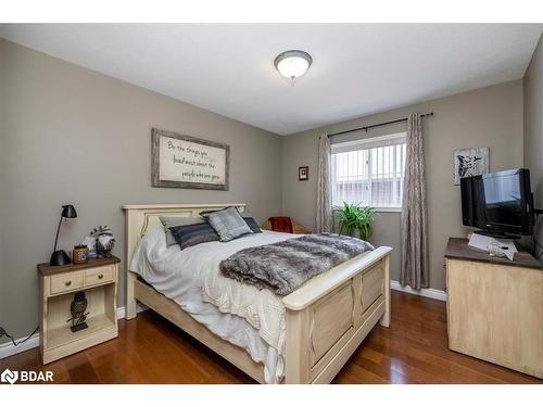 114 Chieftain Crescent, Barrie, ON - Indoor Photo Showing Bedroom