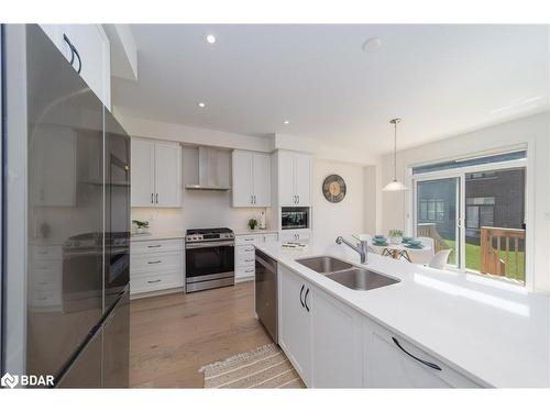 116 Shepherd Drive, Barrie, ON - Indoor Photo Showing Kitchen With Double Sink With Upgraded Kitchen