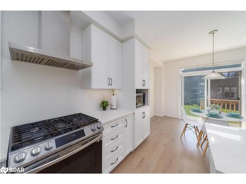 116 Shepherd Drive, Barrie, ON - Indoor Photo Showing Kitchen With Upgraded Kitchen