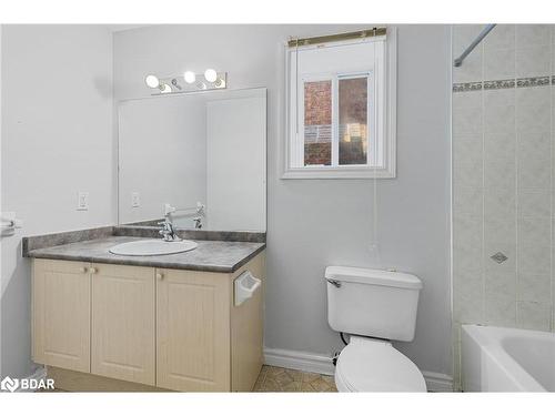 15 Fenchurch Manor, Barrie, ON - Indoor Photo Showing Bathroom