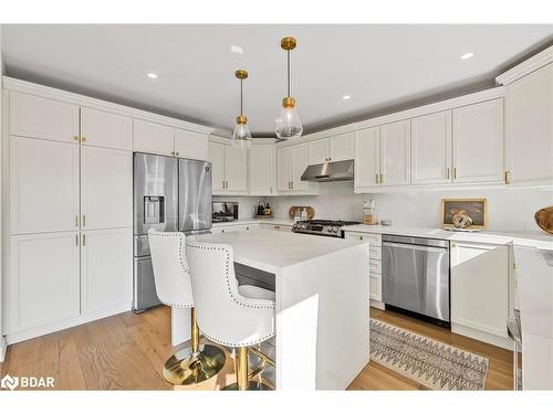 15 Meadowview Drive, Bradford, ON - Indoor Photo Showing Kitchen