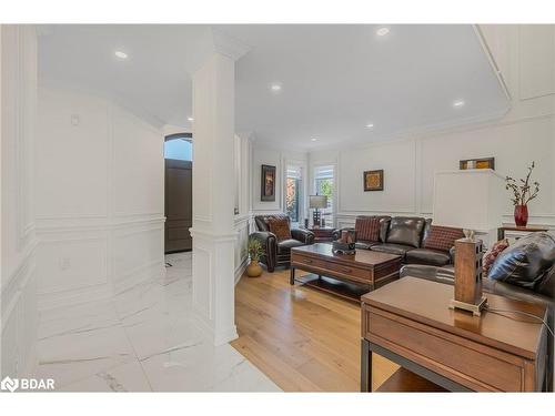 15 Meadowview Drive, Bradford, ON - Indoor Photo Showing Living Room