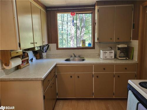 1077 Thomas Road, Gravenhurst, ON - Indoor Photo Showing Kitchen